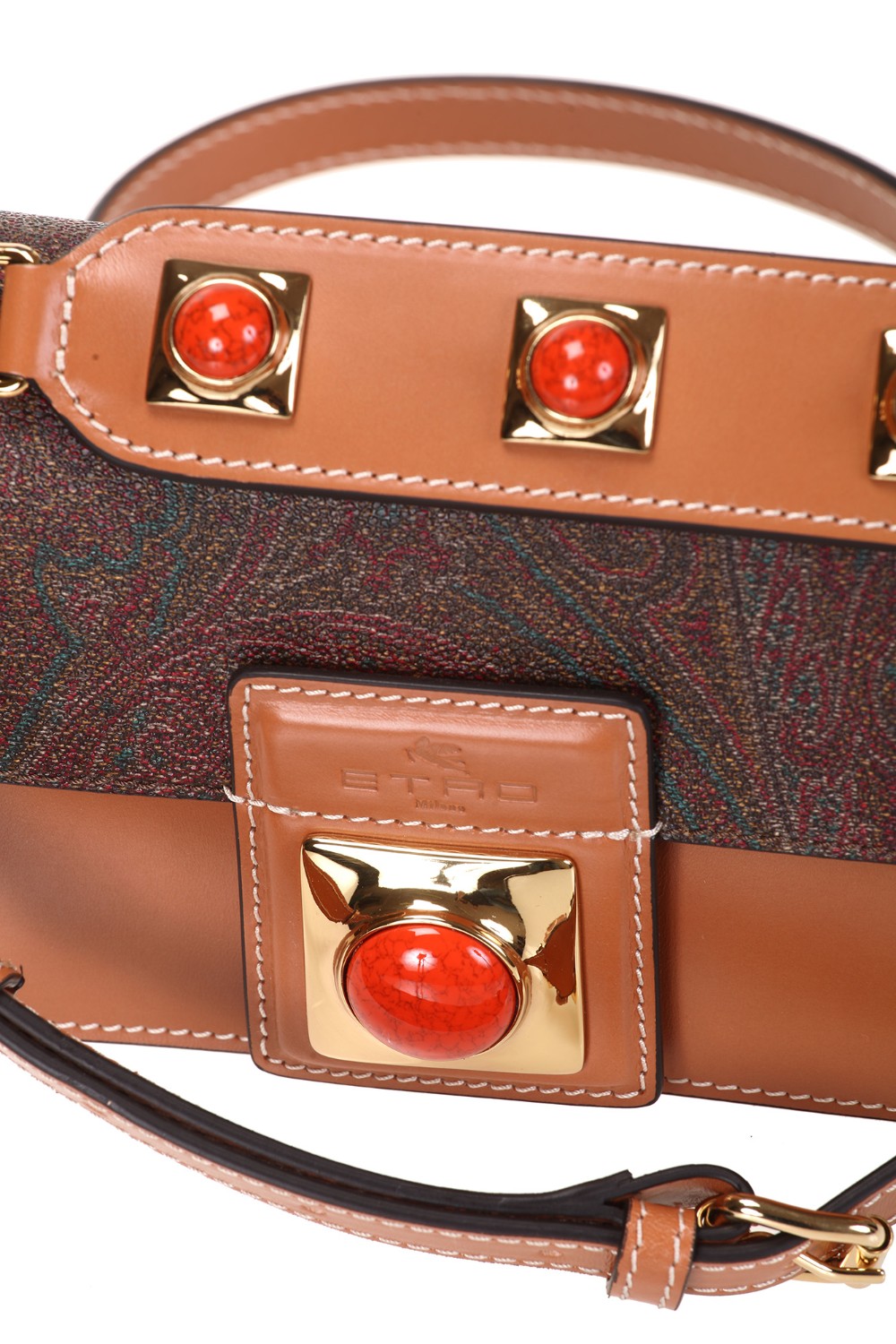 shop ETRO  Borsa: Etro borsa a mano Crown Me con pietre corallo.
Tessuto di cotone Paisley jacquard spalmato con grana opaca e doppiato in tela.
Tasca posteriore applicata.
Due scomparti interni.
Tasca interna applicata.
Manico in pelle removibile.
Tracolla regolabile e removibile altezza (luce) 45 cm.
Chiusura a calamita.
Accessori metallici con finitura dorata.
Fodera in tessuto logato ETRO.
Dimensioni: 17.5 x 12.5 x 9.5 cm.
Finiture: 100% pelle di vitello
Fodera: 66% cotone, 34% poliestere.
Fabbricato in Italia.. 1N762 8620-0602 number 7663737